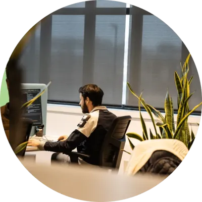 Persoon aan het werk bij CCV Lab