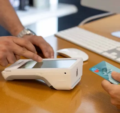 Clover bij kapsalon Figaro