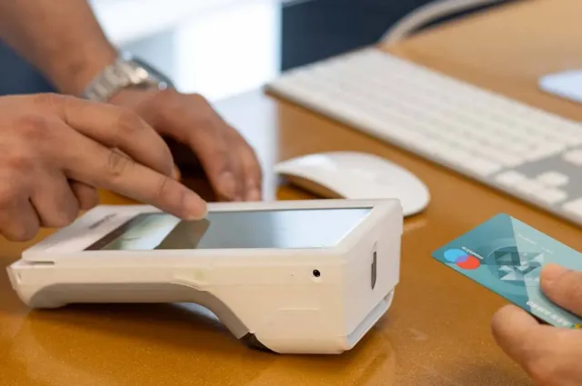 Clover bij kapsalon Figaro