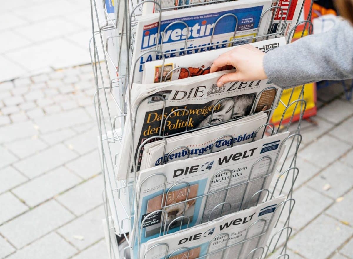 Zeitungen im Kiosk